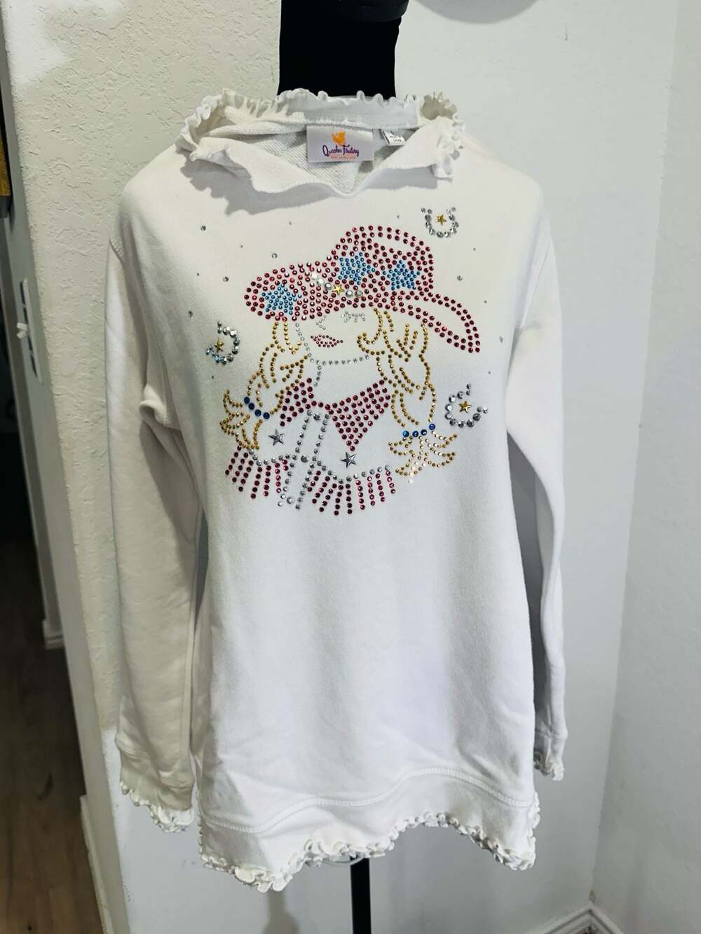 Quacker Factory White Rhinestone Cowgirl Graphic Ruffle Hem Top Size L
